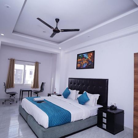Hotel Moon Taj Near Yashobhoomi Convention Centre Delhi  Buitenkant foto
