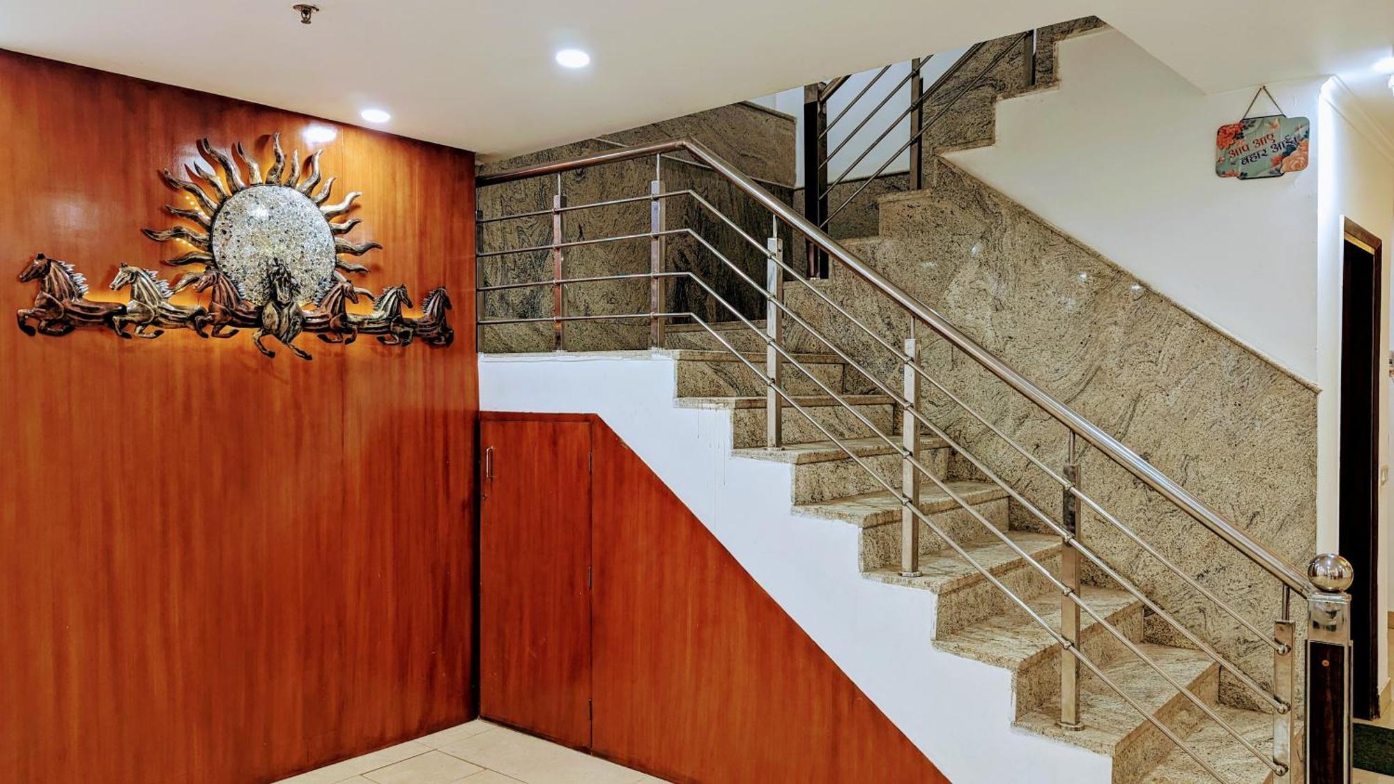 Hotel Moon Taj Near Yashobhoomi Convention Centre Delhi  Buitenkant foto