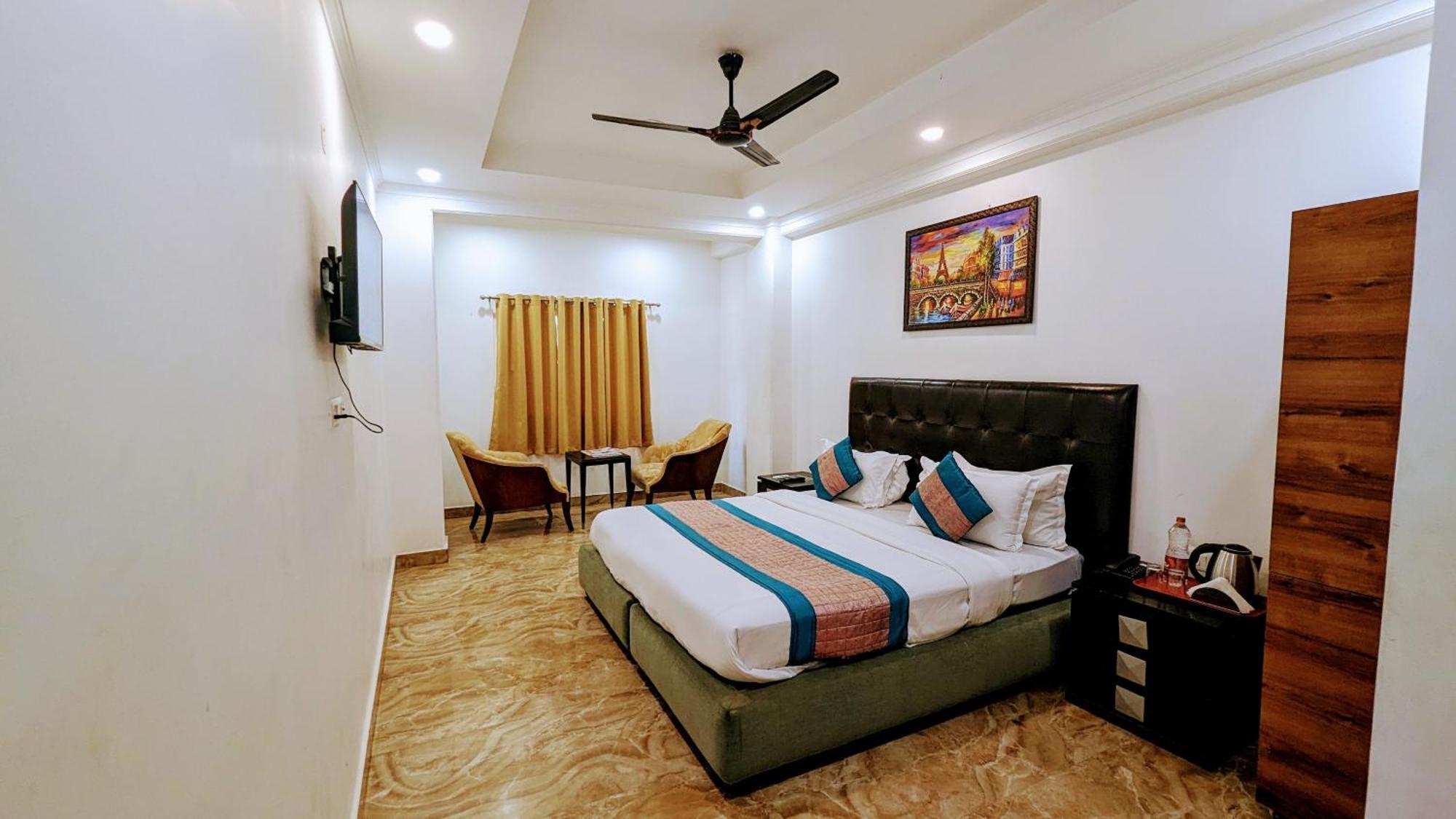 Hotel Moon Taj Near Yashobhoomi Convention Centre Delhi  Buitenkant foto