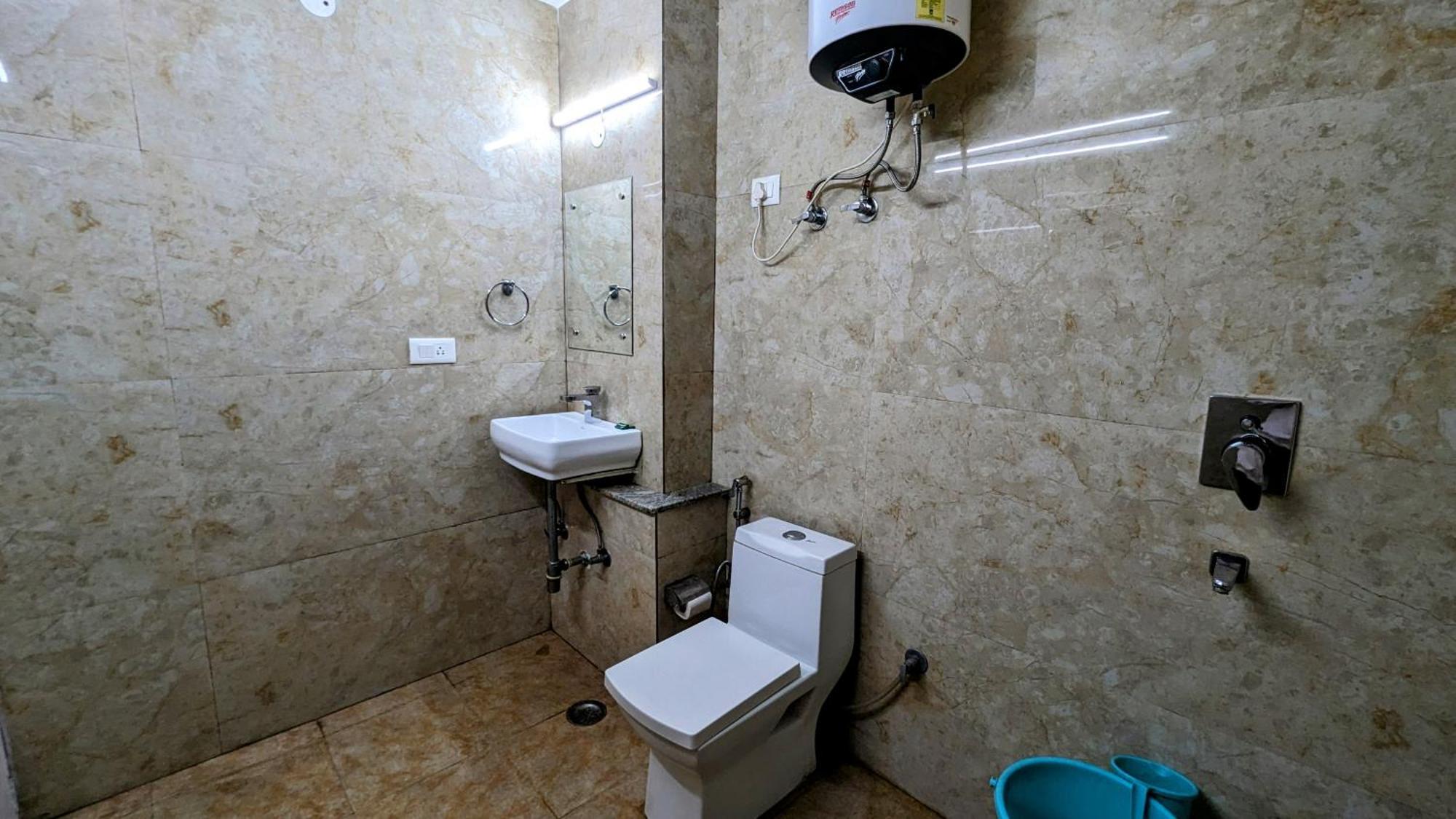 Hotel Moon Taj Near Yashobhoomi Convention Centre Delhi  Buitenkant foto