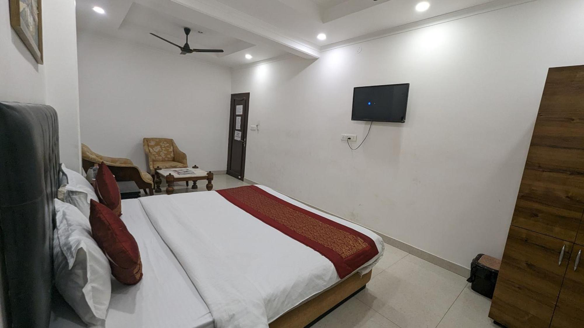 Hotel Moon Taj Near Yashobhoomi Convention Centre Delhi  Buitenkant foto