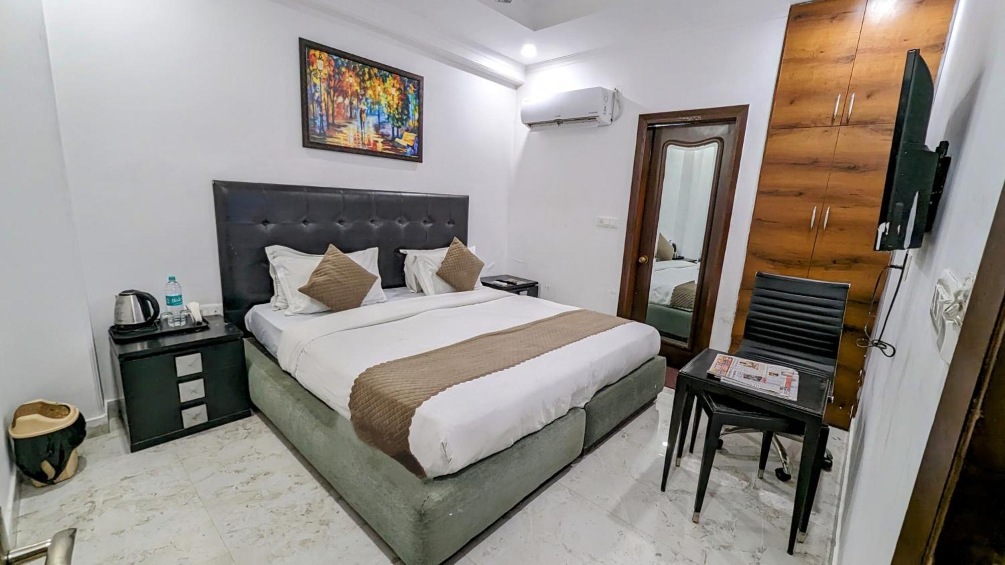 Hotel Moon Taj Near Yashobhoomi Convention Centre Delhi  Buitenkant foto