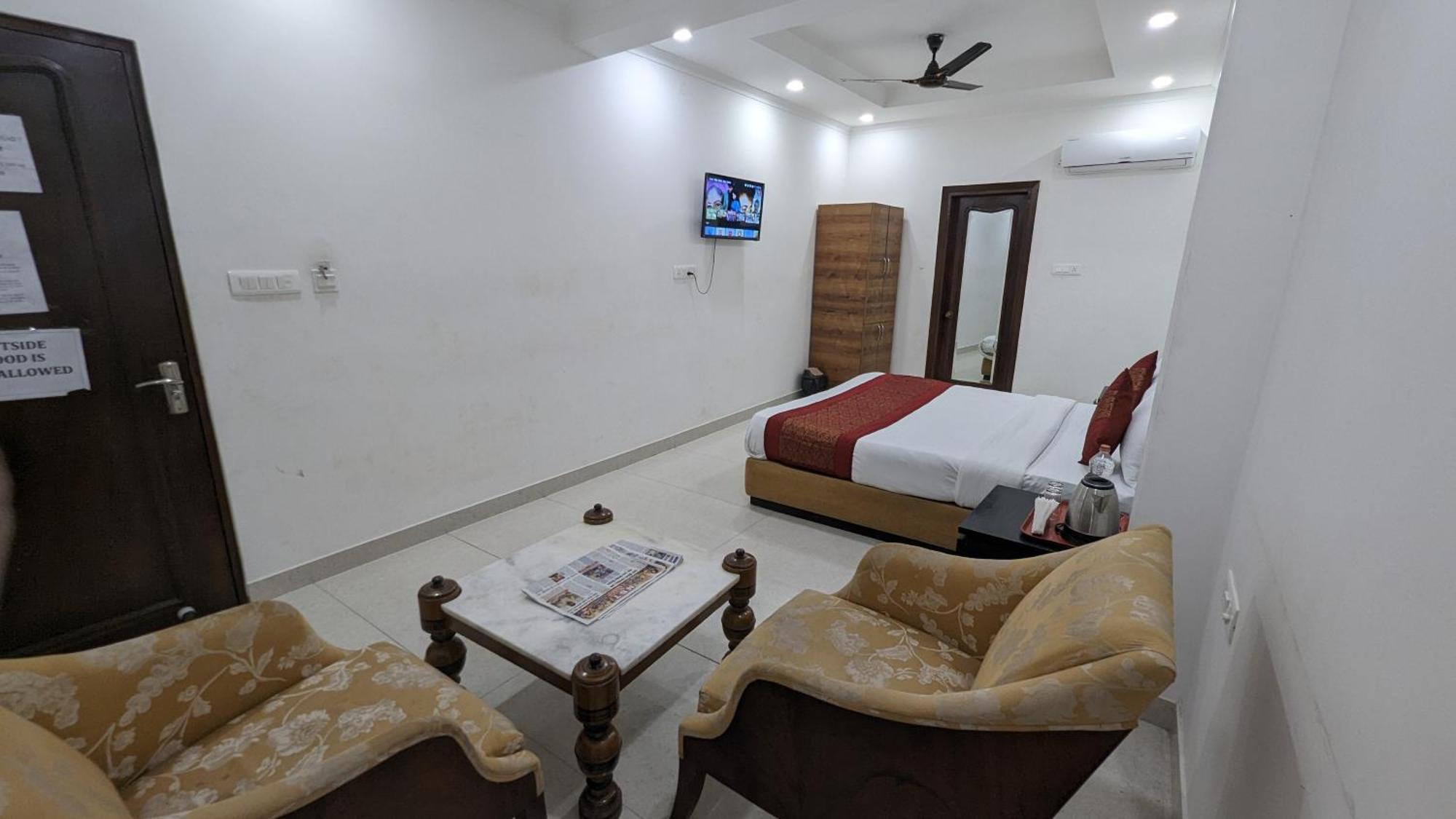 Hotel Moon Taj Near Yashobhoomi Convention Centre Delhi  Buitenkant foto
