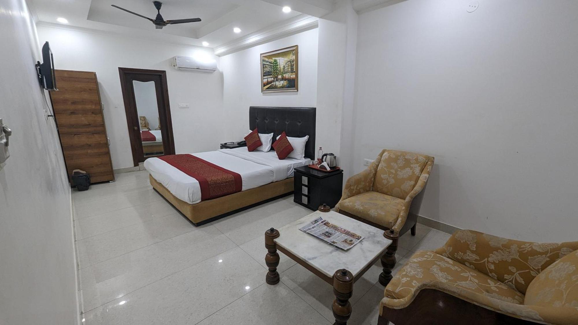 Hotel Moon Taj Near Yashobhoomi Convention Centre Delhi  Buitenkant foto