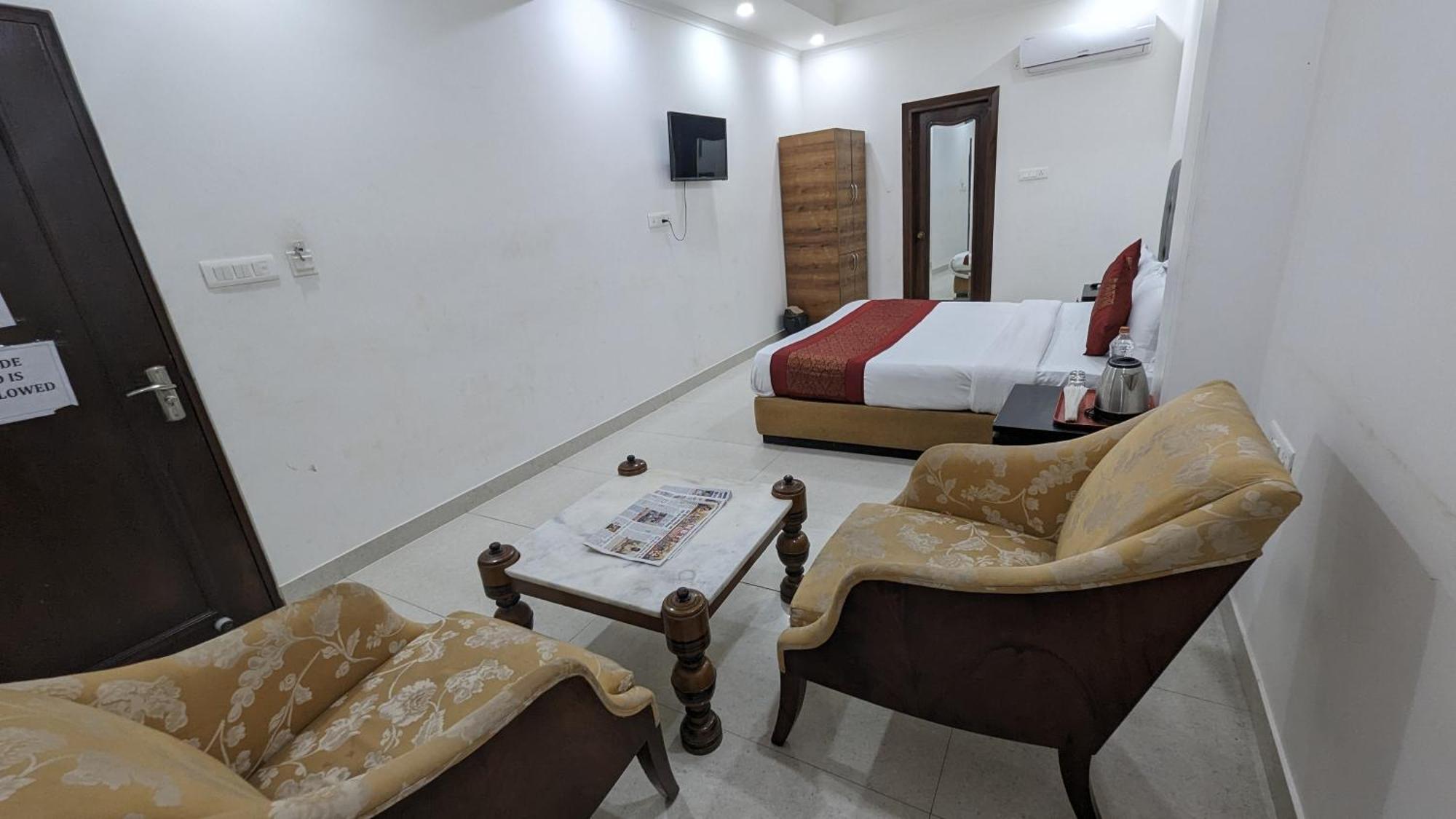 Hotel Moon Taj Near Yashobhoomi Convention Centre Delhi  Buitenkant foto