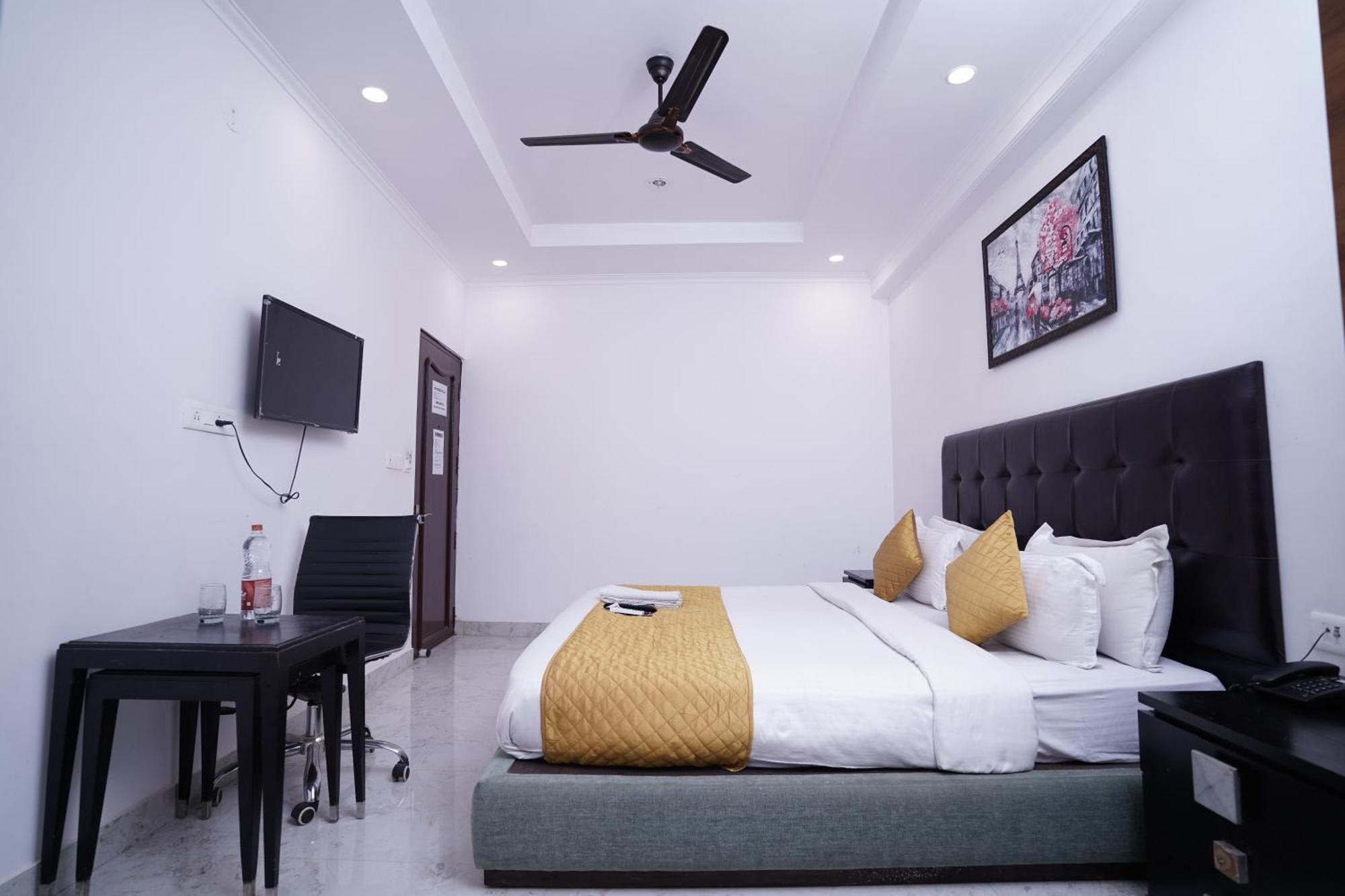 Hotel Moon Taj Near Yashobhoomi Convention Centre Delhi  Buitenkant foto