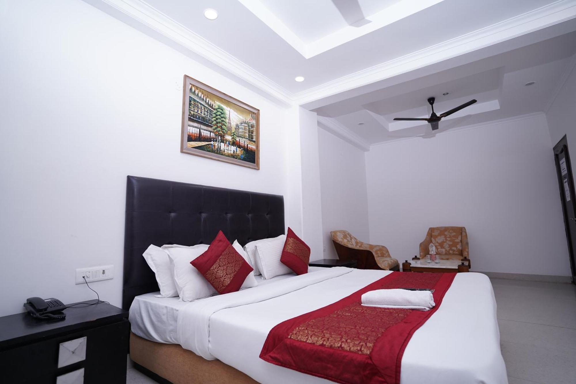 Hotel Moon Taj Near Yashobhoomi Convention Centre Delhi  Buitenkant foto