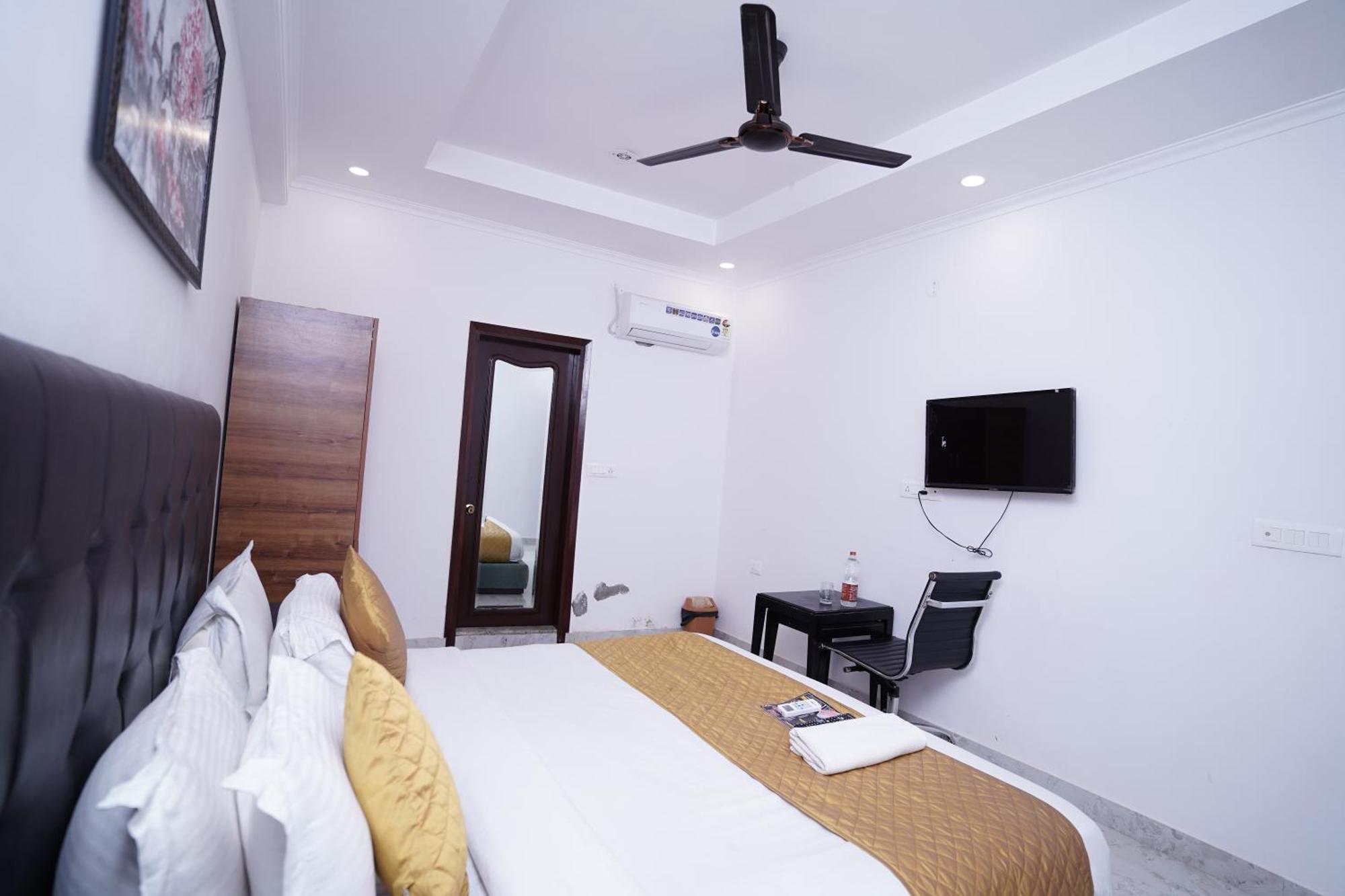 Hotel Moon Taj Near Yashobhoomi Convention Centre Delhi  Buitenkant foto