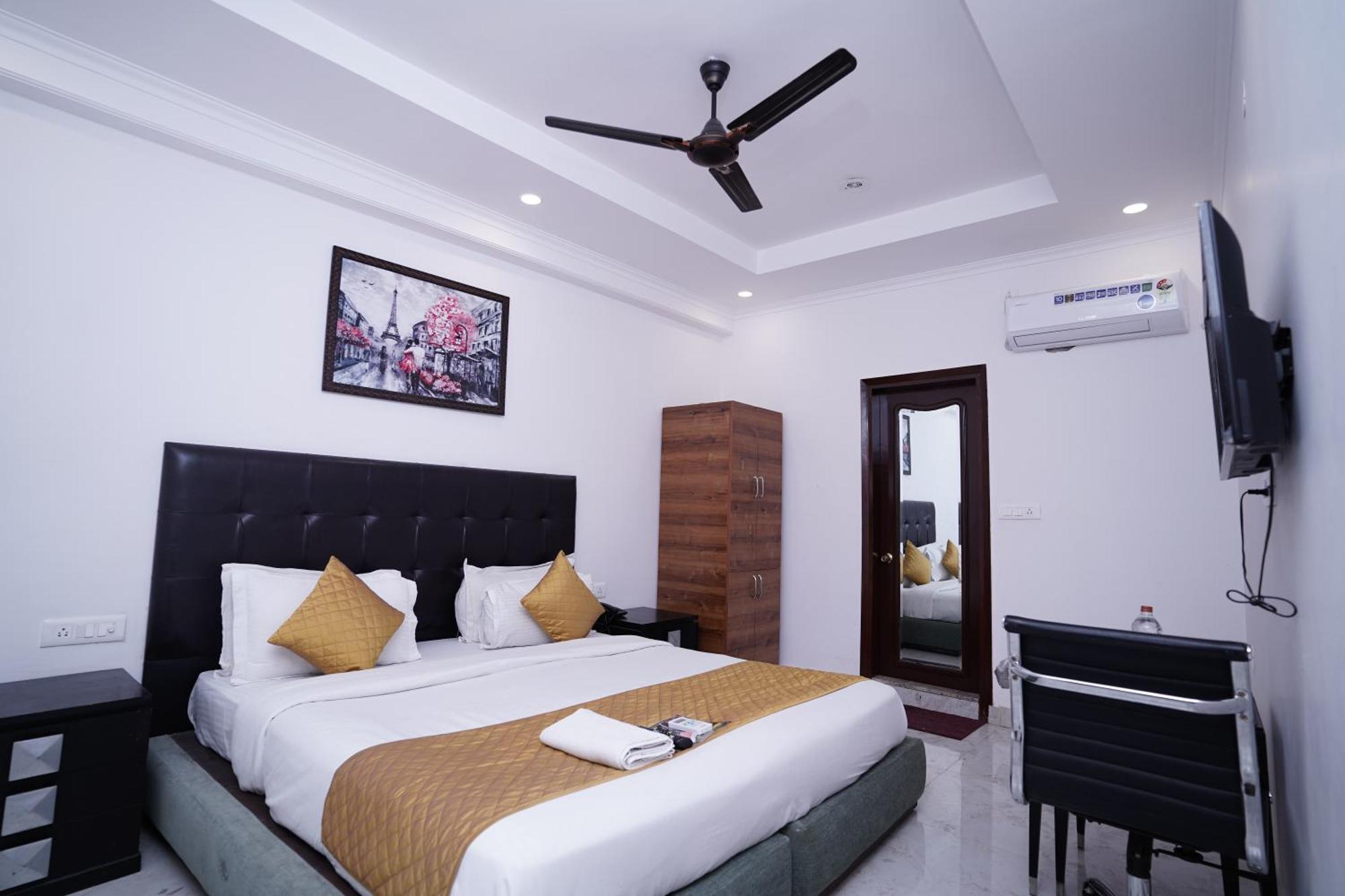 Hotel Moon Taj Near Yashobhoomi Convention Centre Delhi  Buitenkant foto