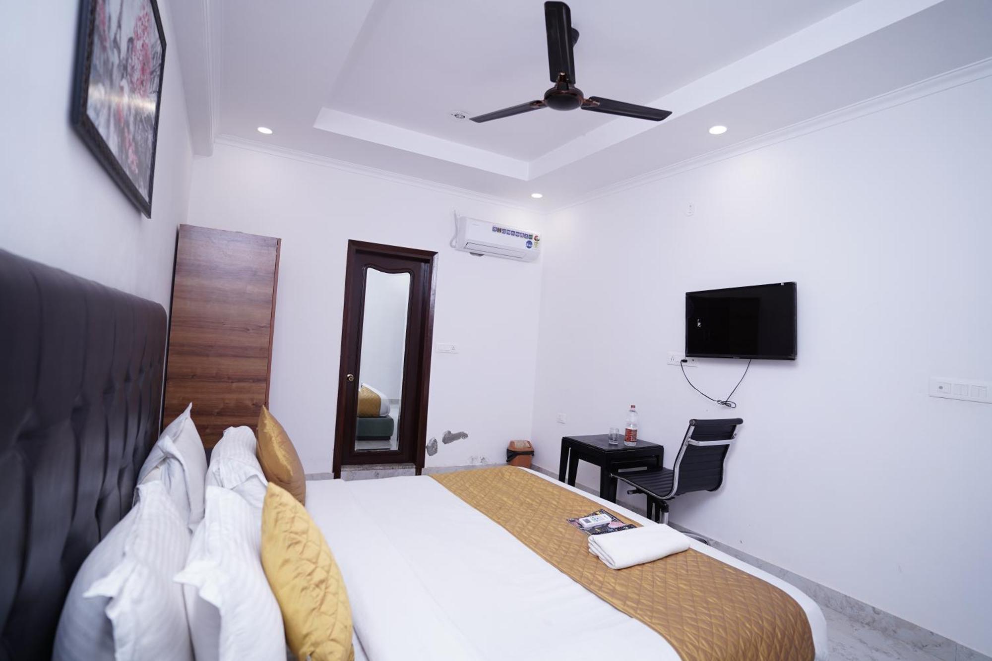Hotel Moon Taj Near Yashobhoomi Convention Centre Delhi  Buitenkant foto