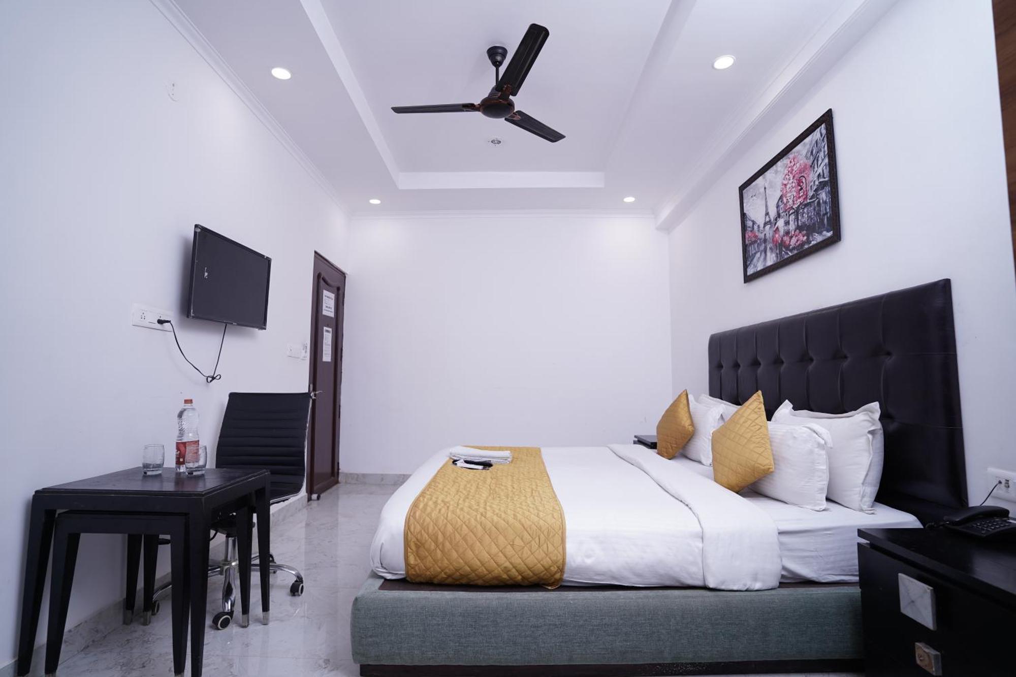 Hotel Moon Taj Near Yashobhoomi Convention Centre Delhi  Buitenkant foto